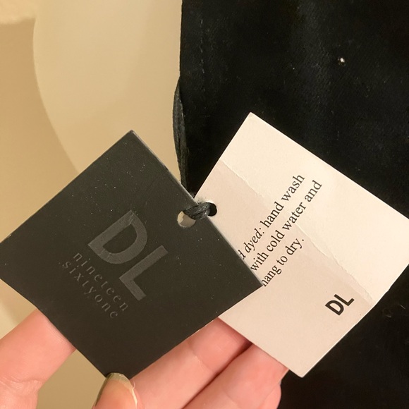 DL1961 sleeveless black top! - Picture 3 of 6